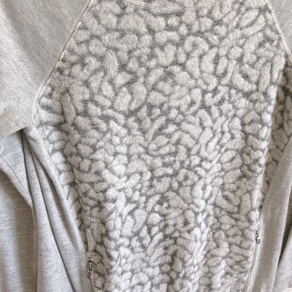 Lou & Grey Leopard Print Sweater | SIZE XS - Picture 3 of 7